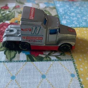 Kenworth 11 Racing Rig Conventional Cab Hot Wheels Race Truck Loose 76 Big Rig